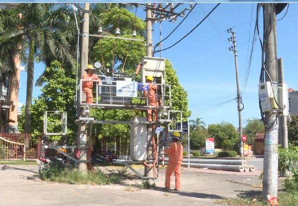 Nhiều trạm biến áp có actomat tự động ngắt nguồn do quá tải vì nắng nóng