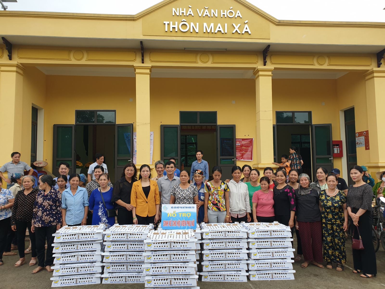 Hội LHPN tỉnh Hưng Yên Hỗ trợ 1.800 con vịt giống cho 30 hộ gia đình hội viên phụ nữ nghèo