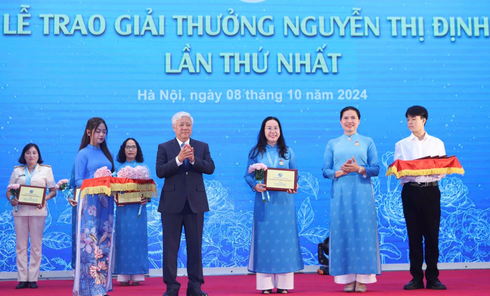 Chủ tịch Hội LHPN tỉnh Hưng Yên vinh dự được nhận  Giải thưởng Nguyễn Thị Định lần thứ Nhất năm 2024