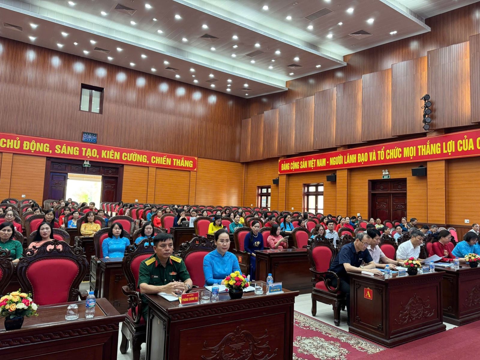 HỘI LHPN TỈNH HƯNG YÊN TỔ CHỨC SƠ KẾT 6 THÁNG ĐẦU NĂM, TRIỂN KHAI NHIỆM VỤ TRỌNG TÂM CUỐI NĂM, TỔNG KẾT CÁC ĐỀ ÁN QUAN TRỌNG VÀ BIỂU DƯƠNG 31 CHI HỘI