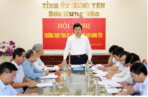 Đồng chí Trần Quốc Toản, Phó Bí thư Thường trực Tỉnh ủy, Chủ tịch Hội đồng nhân dân tỉnh làm việc với cơ quan Báo Hưng Yên