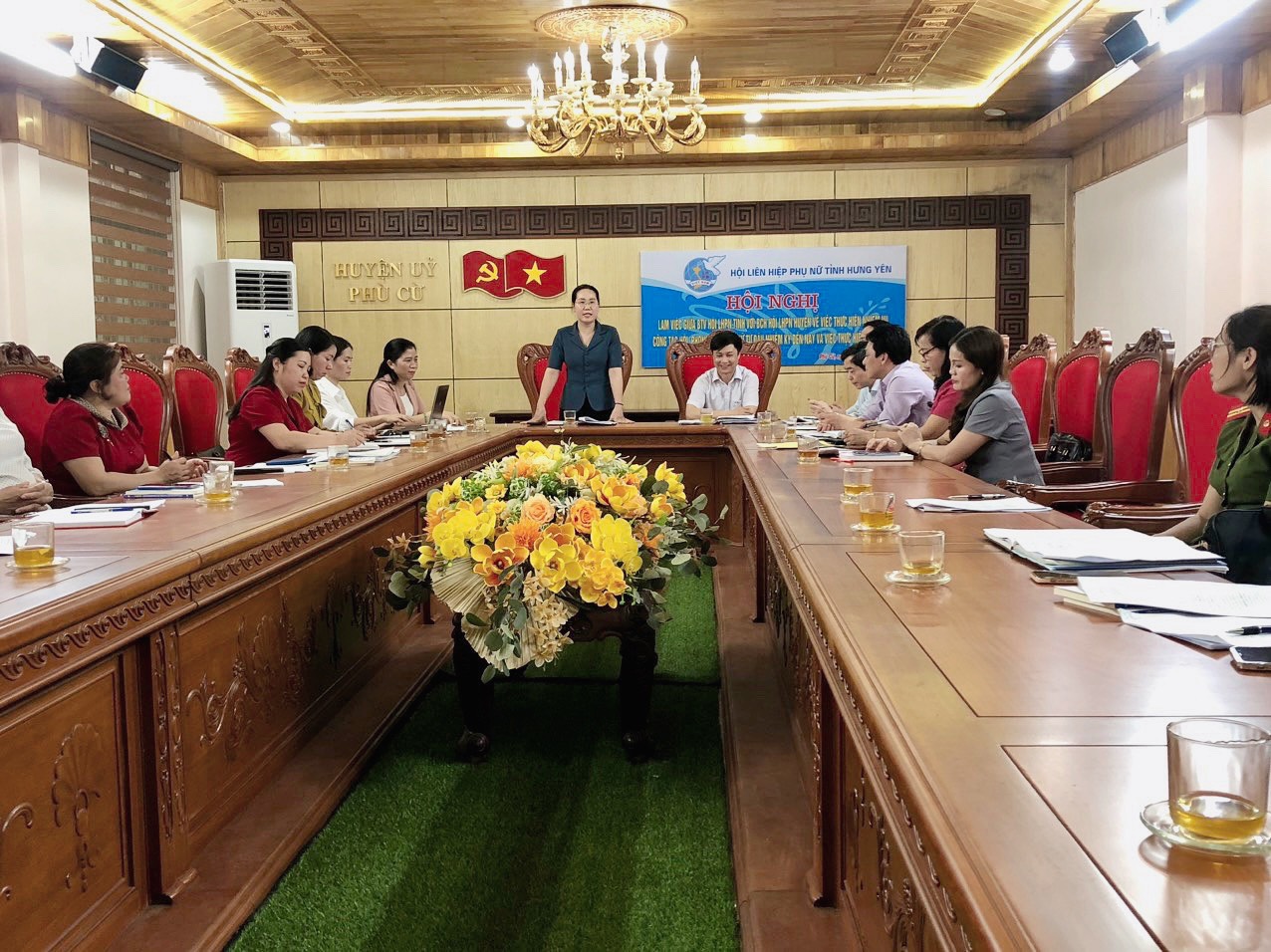 Đoàn công tác của Hội Liên hiệp Phụ nữ  tỉnh  làm việc với BCH Hội Liên hiệp Phụ nữ huyện Phù Cừ