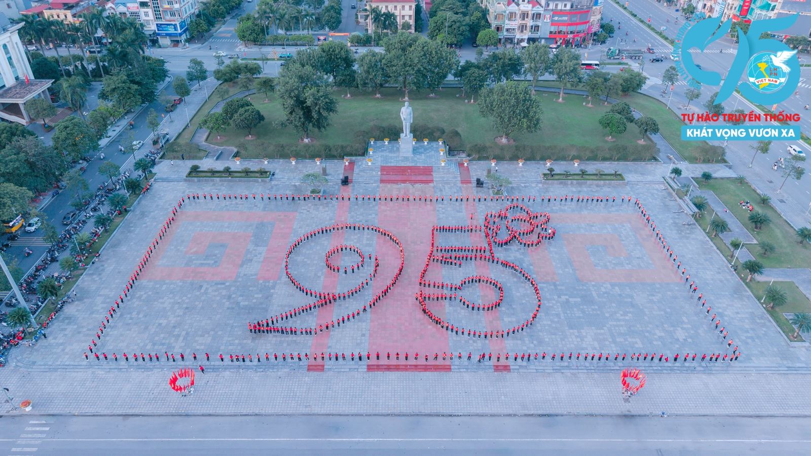 Trên 1.000 cán bộ hội viên phụ nữ tỉnh Hưng Yên tham gia đồng diễn dân vũ chào mừng kỷ niệm 95 năm thành lập Hội LHPN Việt Nam 