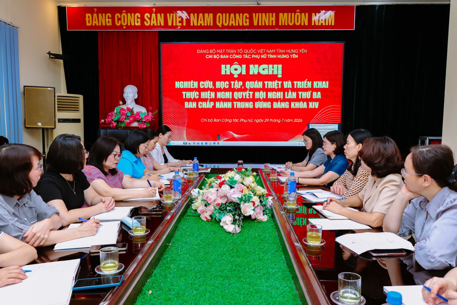 Sáng 29/7, Bộ Chính trị tổ chức Hội nghị toàn quốc nghiên cứu, học tập, quán triệt và triển khai thực hiện Nghị quyết Hội nghị lần thứ ba Ban Chấp hành Trung ương Đảng khóa XIV.