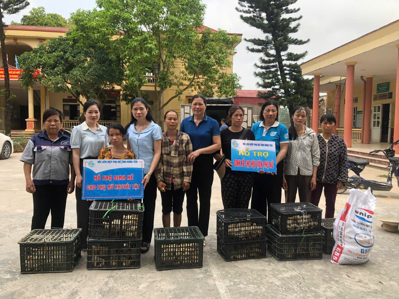 HỘI LHPN TỈNH TRAO SINH KẾ CHO 60 HỘI VIÊN PHỤ NỮ NGHÈO, PHỤ NỮ KHUYẾT TẬT CÓ HOÀN CẢN KHÓ KHĂN